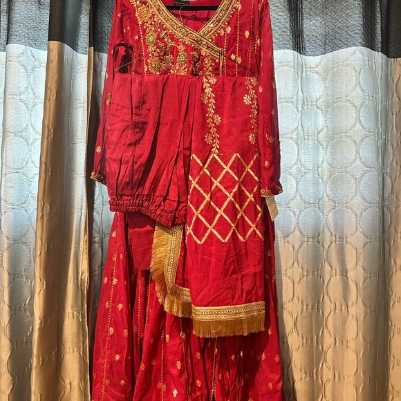 Pakistani Designer Pink gown style 3 Pc set. With tassle and gota dupatta. - Picture 7 of 7